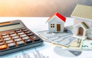 Lãi suất huy động và lãi suất cho vay mới của các ngân hàng thương mại đã giảm khoảng hơn 2%năm so với cuối năm 2022.