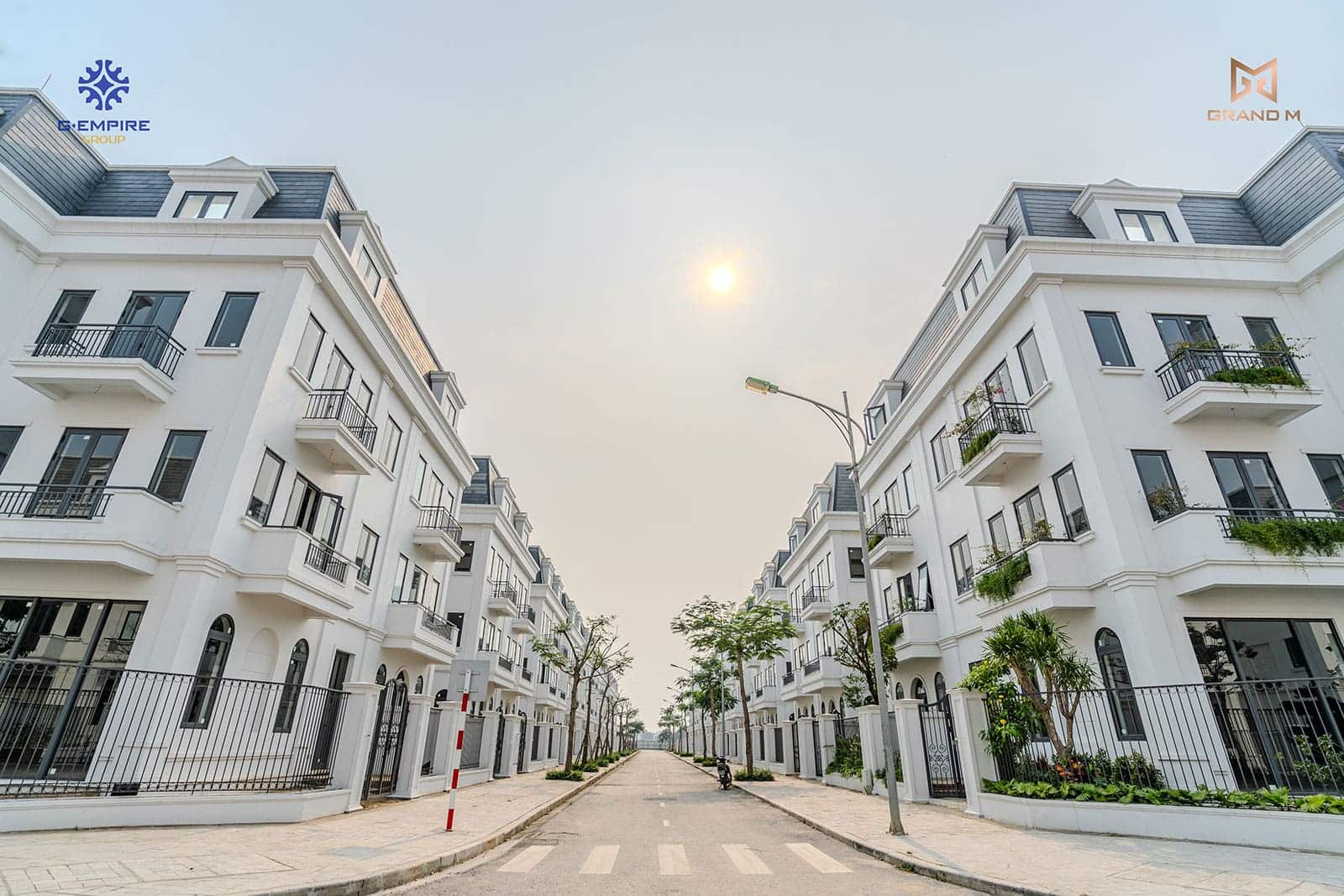 Hình ảnh thực tế dự án biệt thự Solasta Mansion Dương Nội vào tháng 4 năm 2024.