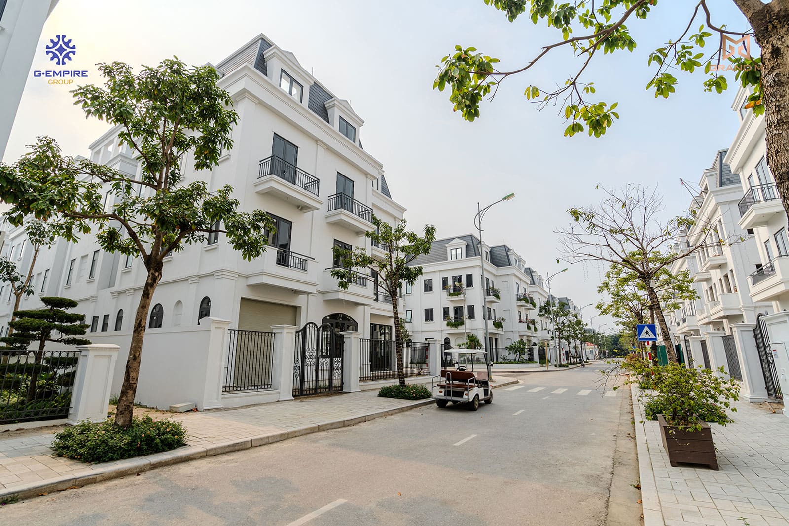 Hình ảnh thực tế dự án biệt thự Solasta Mansion Dương Nội vào tháng 4 năm 2024.